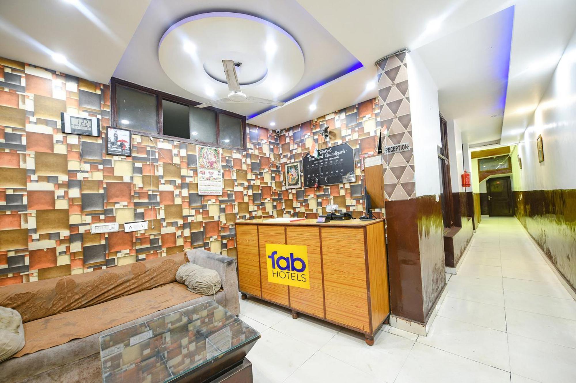 Fabexpress Diamond Sec 45 Hotel Csandígarh Kültér fotó